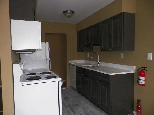 Building Photo - 63 Stonehurst Blvd