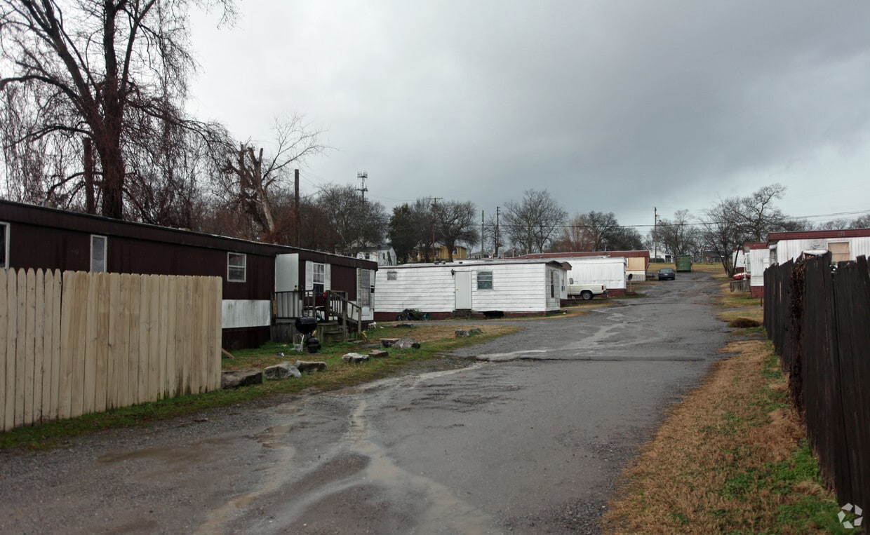 1326 Dickerson Pike, Nashville, TN 37207 Apartments in Nashville, TN