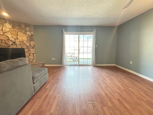 Building Photo - 1803 Valparaiso Blvd