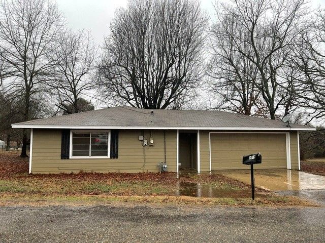Building Photo - 1305 Cope Dr