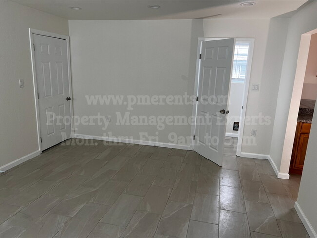 Building Photo - 2206 Buena Vista Ave