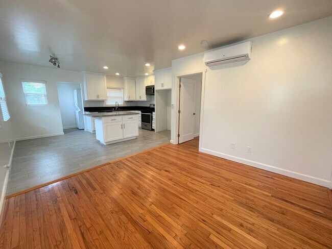 Foto del edificio - Remodeled Midtown Apartment w/Air Conditio...