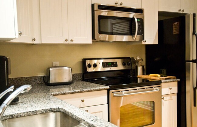 Foto del edificio - 3 Bedroom Townhouse at the Woodlands - END UNIT * only $500 deposit - End Unit