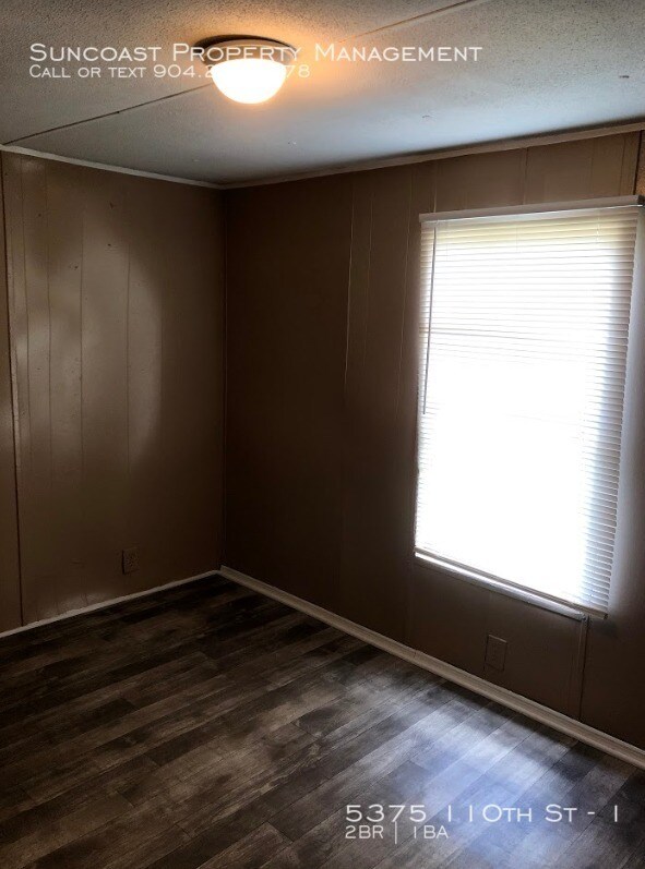 Building Photo - Hampton Oaks Unit #1