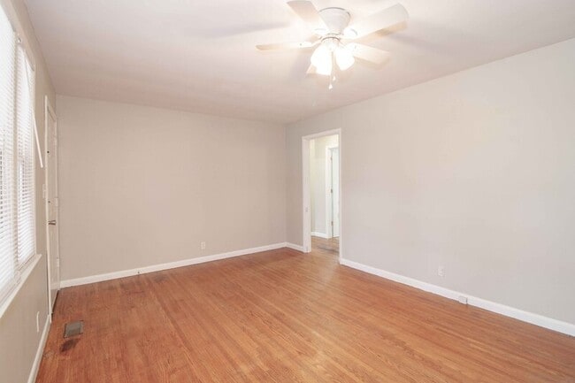 Building Photo - 402 Britton Springs Rd