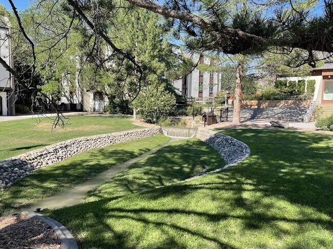 Foto del edificio - 3154 Lakeside Dr