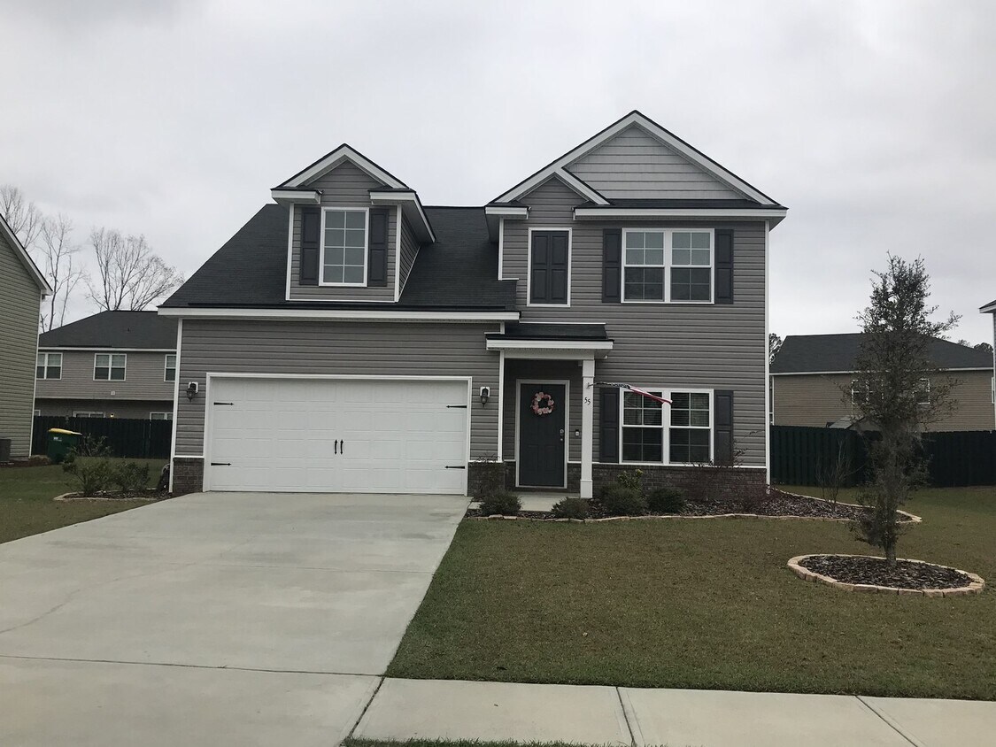 Foto principal - 4 Bedroom/ 2.5 Bath- Fenced in Back Yard