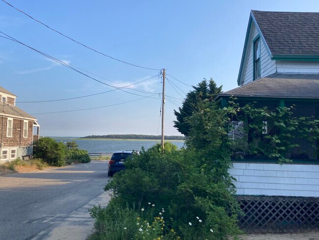 Building Photo - 6 Pleasant Point Landing