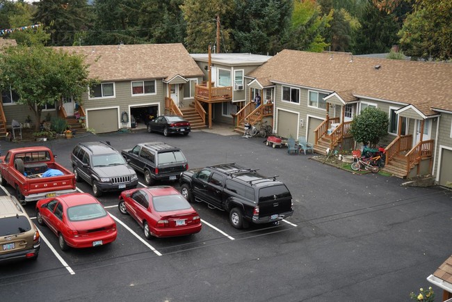 Foto del edificio - McLoughlin Courtyard Apartments