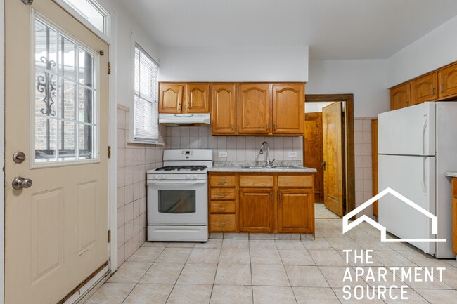 Foto del edificio - 4921 W Berteau Ave