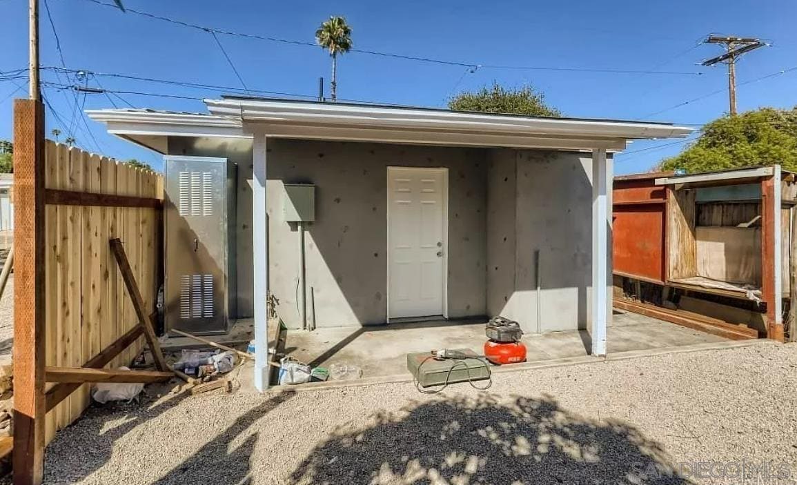 Primary Photo - 812 W 9th Ave
