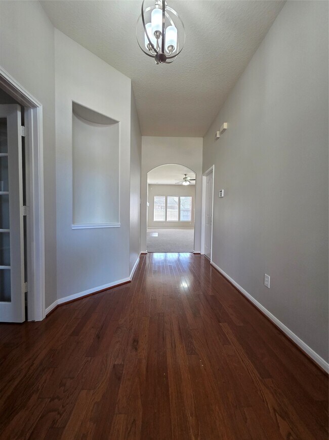 Foto del edificio - 6169 Mitchell Ct