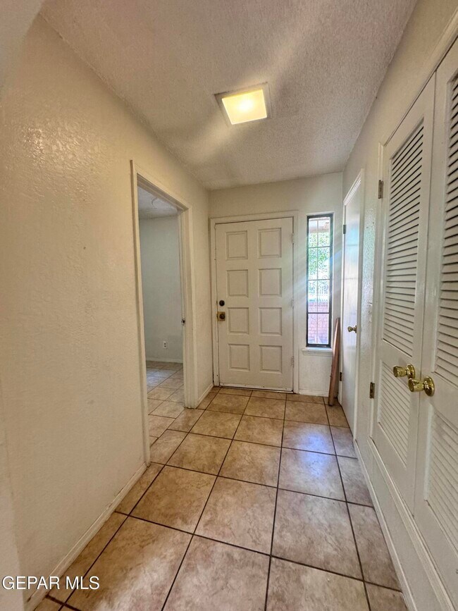 Foto del edificio - 386 McCune Rd