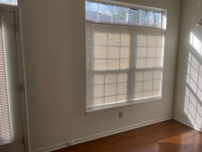 Foto del edificio - 8108 Windham Lake Way