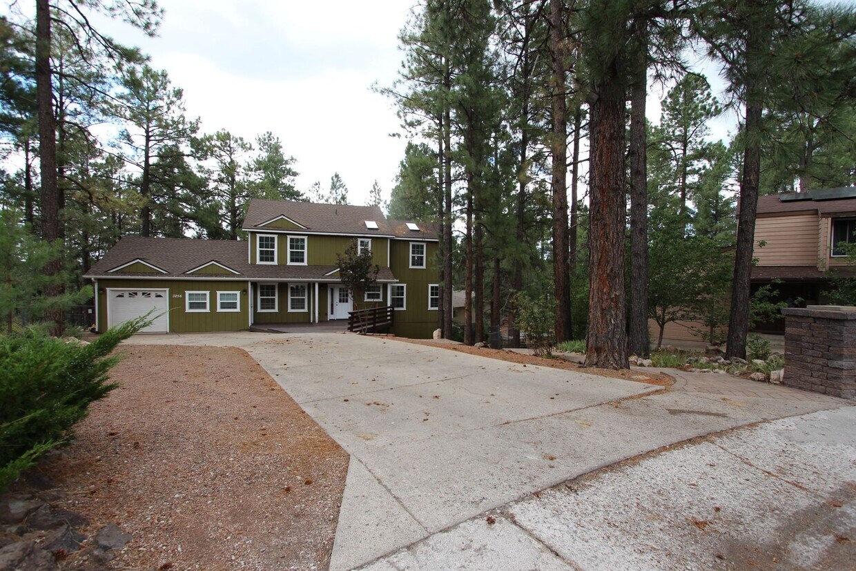 Foto principal - Your University Heights Retreat: 5 Bedroom...