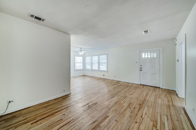 Building Photo - 136 Harmon Dr
