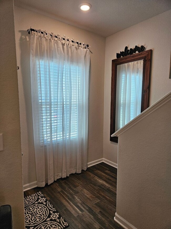 Building Photo - NEW LISTING!!!!!