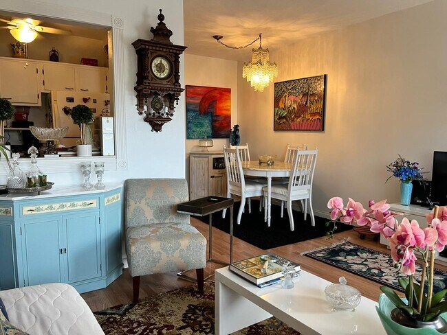 Building Photo - 301 E McNab Rd