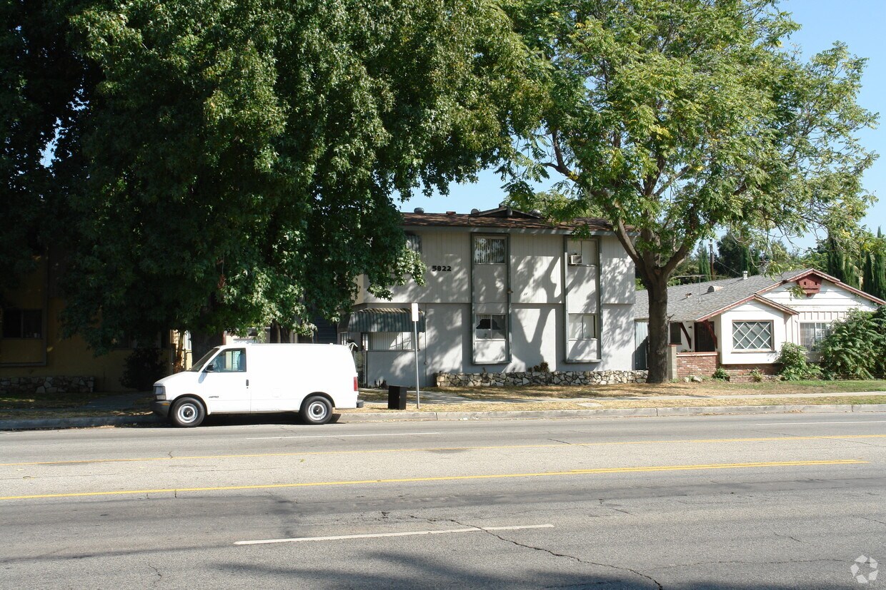 Building Photo - 5822 Woodman Ave