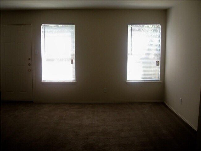 Foto del edificio - 9623 Sugar Hill Dr