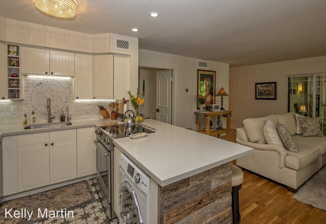 Foto del edificio - 1 br, 1.5 bath House - 5225 N 24th St #205