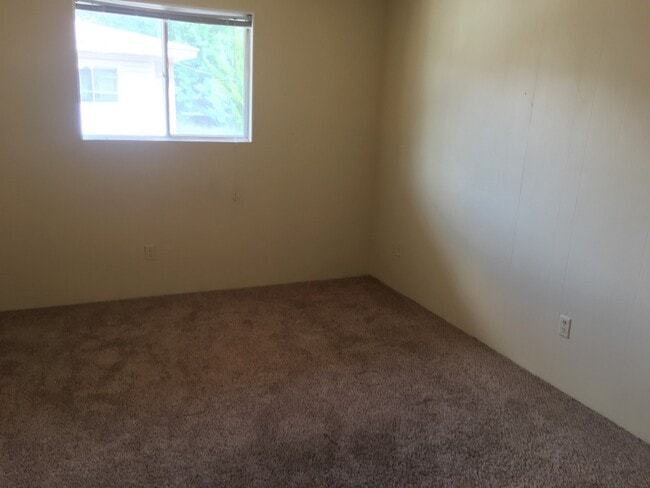 Building Photo - 415 Gulpha Dr