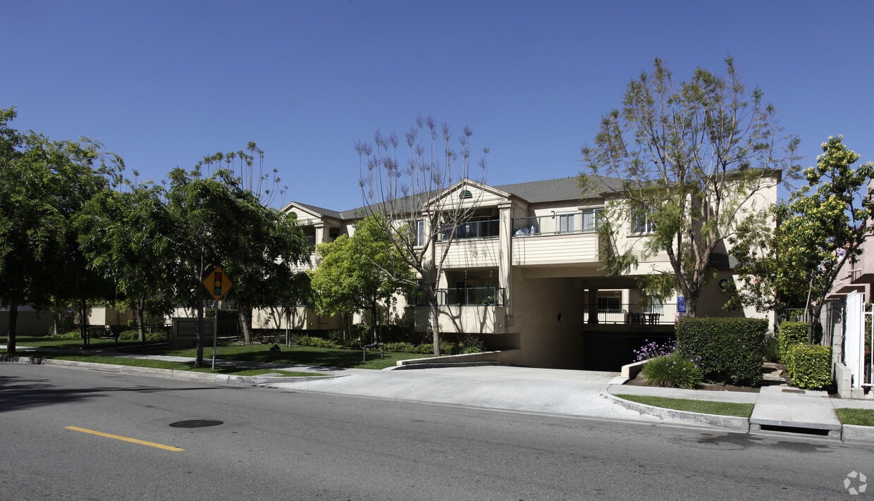 Sterling Court Senior Apartments Apartments in Anaheim CA