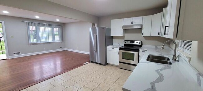 Foto del edificio - Beautifully Renovated 2BD/1BA Duplex in Hickory!