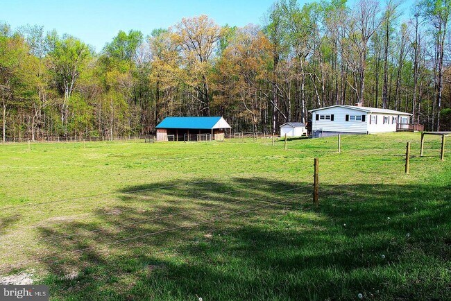 Foto del edificio - 3730 Hunting Creek Rd