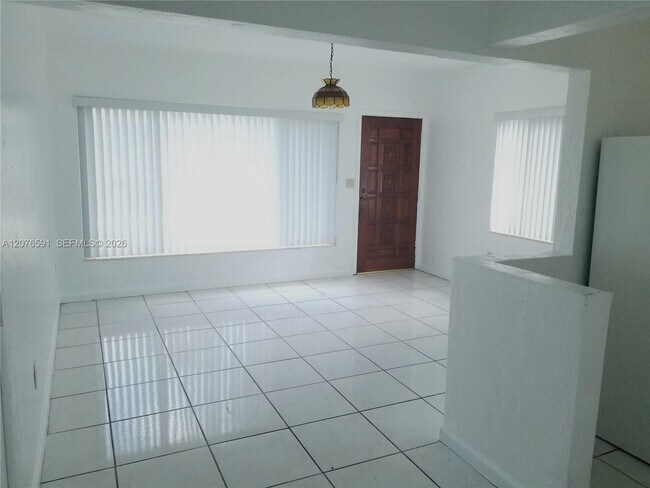 Foto del edificio - 1240 SW 22nd Terrace