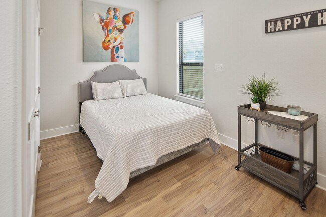 Building Photo - February Pre-Lease!! Gorgeous 1/1 in the H...