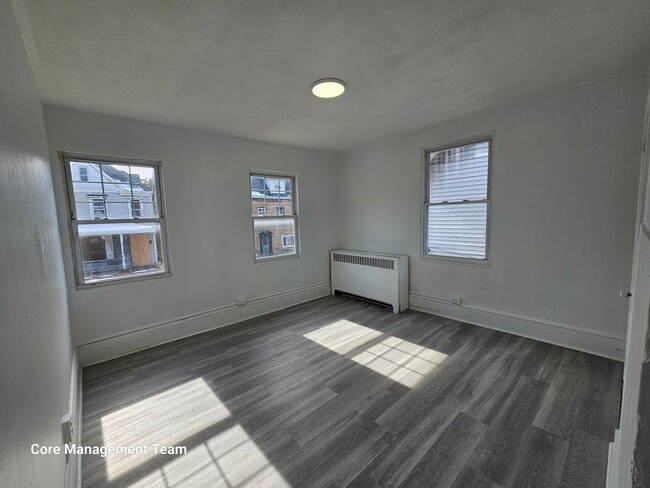 Building Photo - Newly Updated 2 bedroom apartment located ...