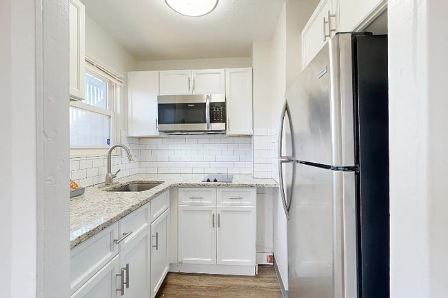 Building Photo - 298 Meridian St