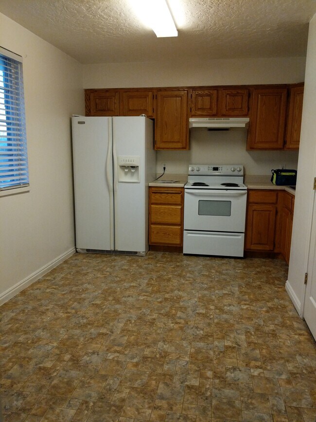 Kitchen - 558 N 800 E