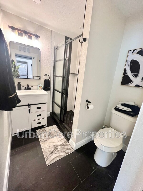Foto del edificio - 325 15th Ave NE