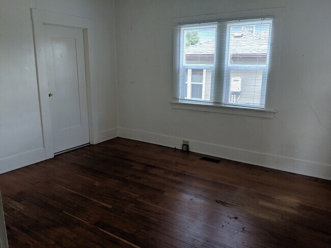 Building Photo - **Price reduction** Now leasing for Summer 2026, Available August 5th!