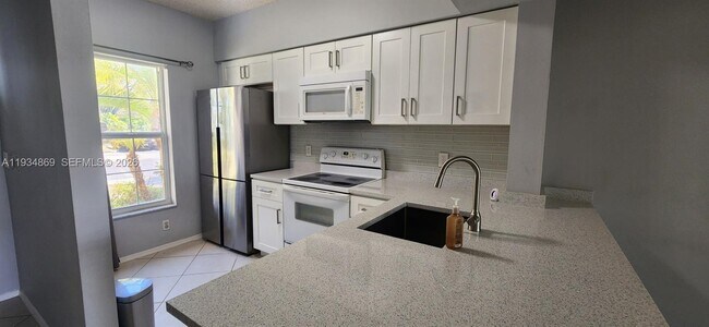 Foto del edificio - 211 Mallory Ct