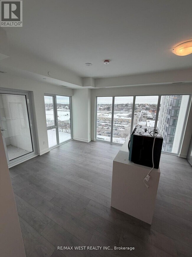 Building Photo - 705 Davis Dr