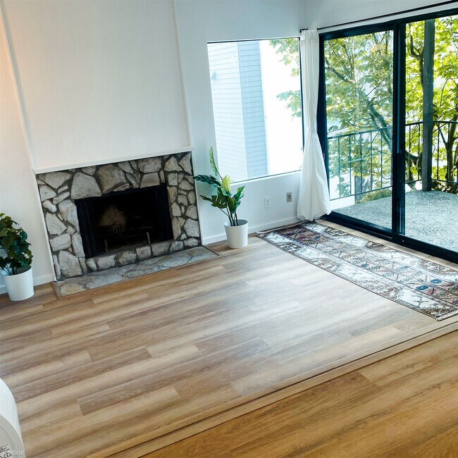 Foto del edificio - 3 br, 2 bath Triplex - 2348 West Plymouth ...