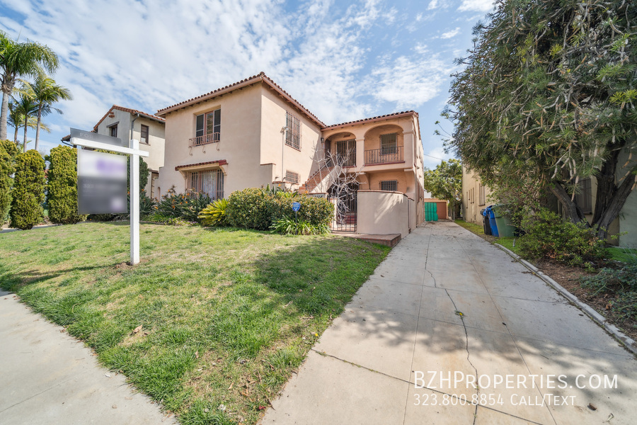 Primary Photo - Charming Duplex in McCarthy Circle – Class...