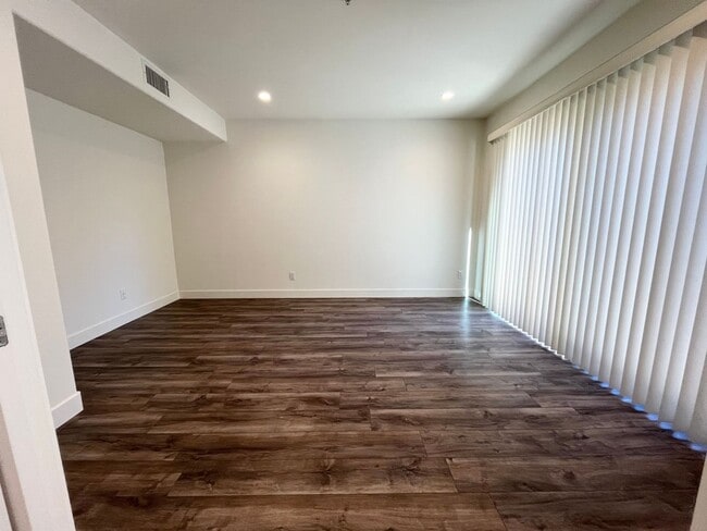 Foto del edificio - AVAILABLE NOW! 3BD + BONUS ROOM/4BA - LUXURY BEACH CONDO! 1 BLOCK TO THE BEACH!!- $6,995/mo