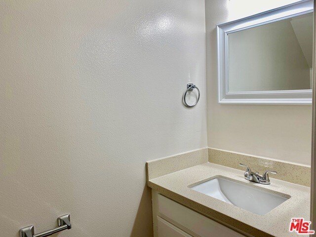 Foto del edificio - 1540 N Bronson Ave