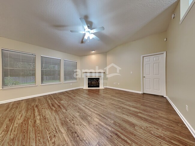 Foto del edificio - 2120 Pebble Creek Ln