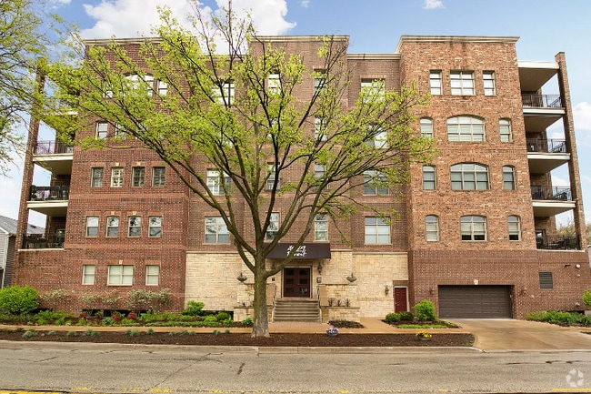 Building Photo - 4929 Forest Ave