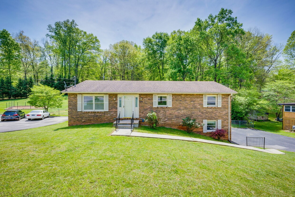 Primary Photo - 146 Old Mill Rd