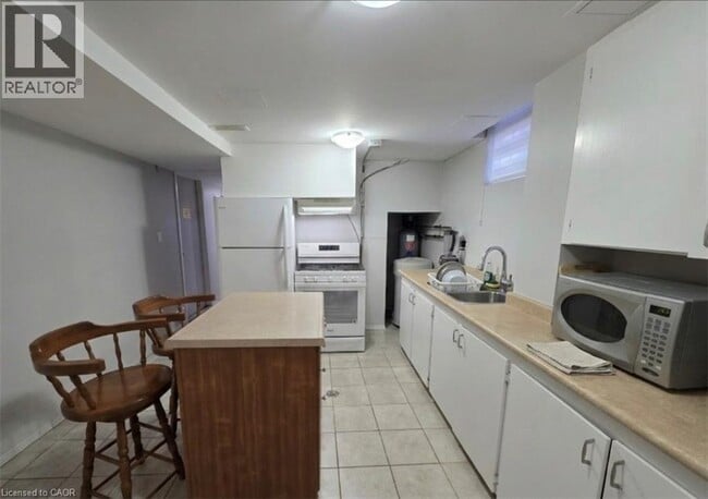 Building Photo - 555 Brookhaven Crescent