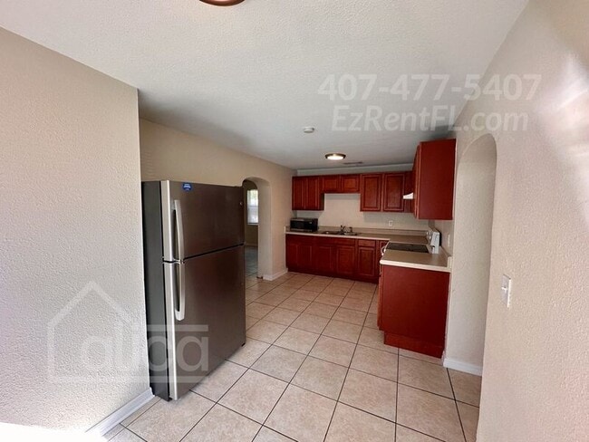 Building Photo - 2905 Villa Dr