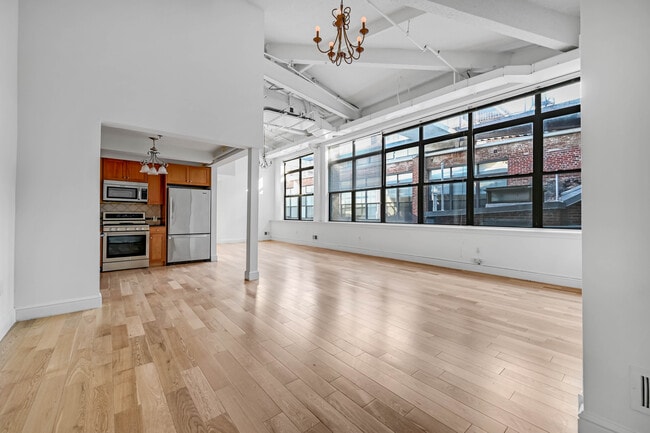 Foto del edificio - 300 COMMUNIPAW Ave