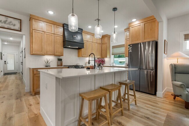 Foto del edificio - Modern Rose District Bungalow with Premium Finishes