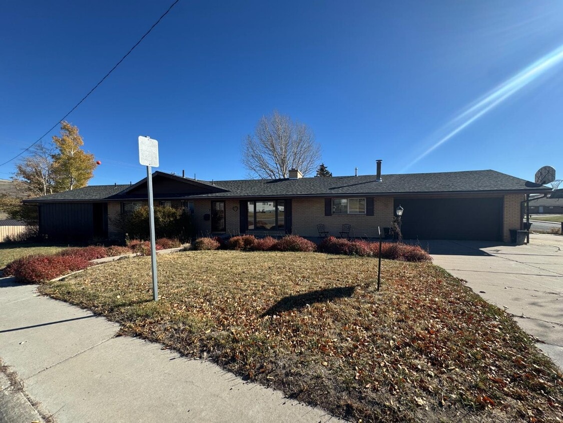 Foto principal - 822 Moose St